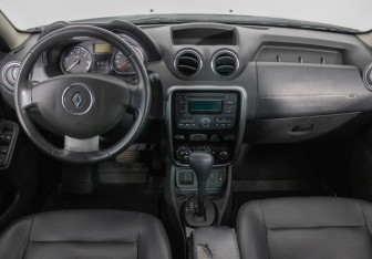 Подержанный автомобиль Renault Duster 2012 года (13 фото)