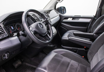 Подержанный автомобиль Volkswagen Multivan 2017 года (10 фото)