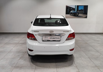 Подержанный автомобиль Hyundai Solaris Sedan 2012 года (5 фото)