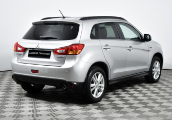 Подержанный автомобиль Mitsubishi ASX 2013 года (5 фото)