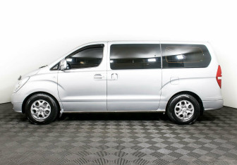 Подержанный автомобиль Hyundai Grand Starex 2010 года (3 фото)