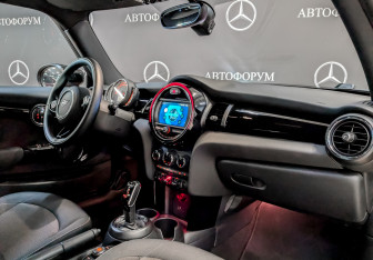 Подержанный автомобиль MINI Hatch 2020 года (11 фото)