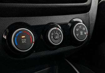 Подержанный автомобиль Kia Rio Hatchback 2016 года (21 фото)