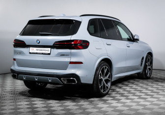 Подержанный автомобиль BMW X5 2025 года (5 фото)