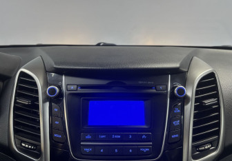 Подержанный автомобиль Hyundai i30 Hatchback 2012 года (15 фото)