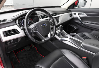 Подержанный автомобиль Geely Atlas 2019 года (14 фото)