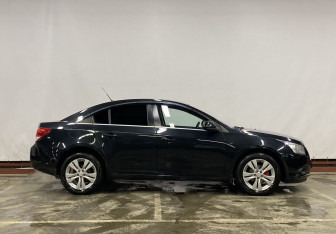Подержанный автомобиль Chevrolet Cruze Sedan 2010 года (4 фото)