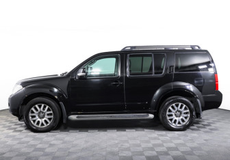 Подержанный автомобиль Nissan Pathfinder 2011 года (8 фото)