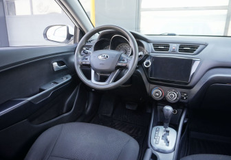 Подержанный автомобиль Kia Rio Sedan 2013 года (13 фото)