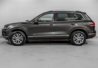Подержанный автомобиль Volkswagen Touareg 2017 года (8 фото)