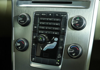 Подержанный автомобиль Volvo XC60 2012 года (17 фото)