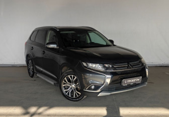 Подержанный автомобиль Mitsubishi Outlander 2018 года (3 фото)