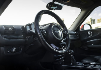 Подержанный автомобиль MINI Clubman Wagon 2017 года (10 фото)