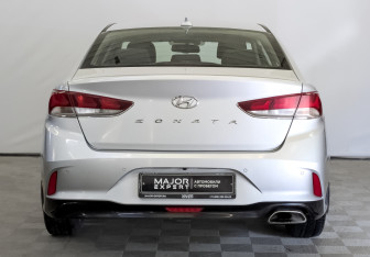 Подержанный автомобиль Hyundai Sonata 2019 года (6 фото)