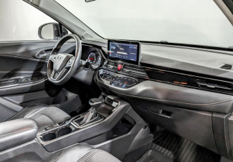 Подержанный автомобиль Москвич 3 2023 года (10 фото)