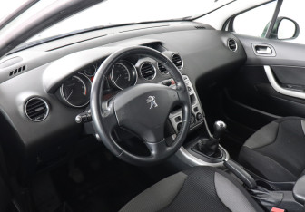 Подержанный автомобиль Peugeot 308 Hatchback 2011 года (5 фото)