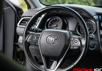 Подержанный автомобиль Toyota Camry Sedan 2019 года (11 фото)