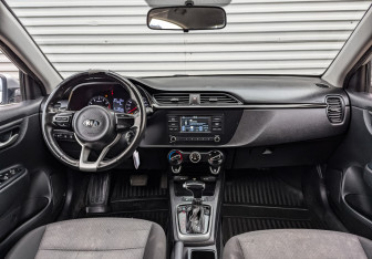 Подержанный автомобиль Kia Rio Hatchback 2021 года (14 фото)