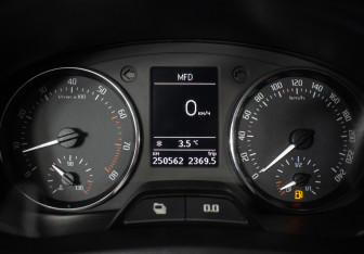 Подержанный автомобиль Skoda Fabia Hatchback 2011 года (12 фото)