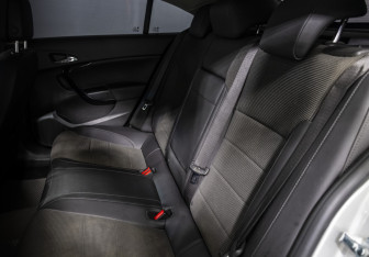 Подержанный автомобиль Opel Insignia Liftback 2012 года (16 фото)