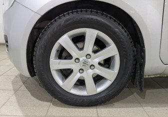 Подержанный автомобиль Suzuki Splash 2010 года (12 фото)