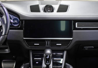 Подержанный автомобиль Porsche Cayenne 2018 года (15 фото)