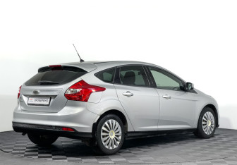 Подержанный автомобиль Ford Focus Hatchback 2012 года (5 фото)