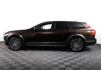 Подержанный автомобиль Volvo V90 Cross Country 2019 года (8 фото)