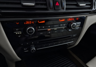 Подержанный автомобиль BMW X5 2017 года (21 фото)