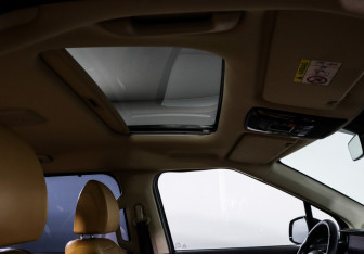 Подержанный автомобиль Kia Carnival 2022 года (18 фото)