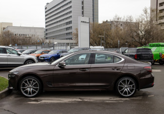 Подержанный автомобиль Genesis G70 2021 года (6 фото)