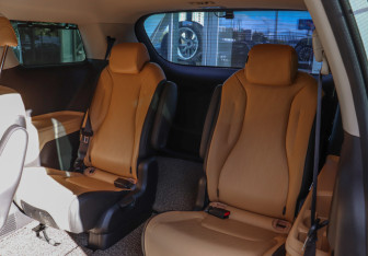 Подержанный автомобиль Kia Carnival 2020 года (21 фото)