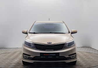 Подержанный автомобиль Kia Rio Hatchback 2015 года (8 фото)