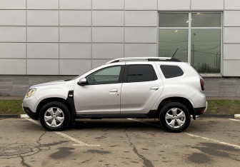 Подержанный автомобиль Renault Duster 2021 года (8 фото)