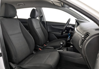 Подержанный автомобиль Kia Rio Hatchback 2021 года (23 фото)