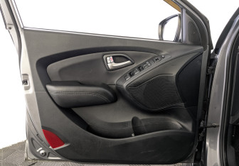 Подержанный автомобиль Hyundai ix35 2013 года (18 фото)