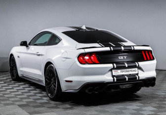 Подержанный автомобиль Ford Mustang Coupe 2020 года (7 фото)