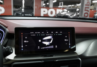 Подержанный автомобиль Geely Coolray 2019 года (19 фото)