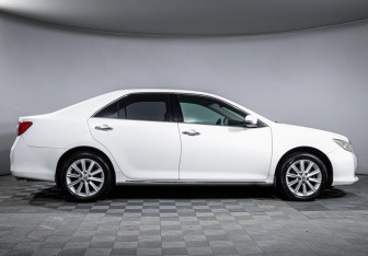 Подержанный автомобиль Toyota Camry Sedan 2013 года (4 фото)