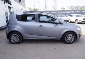 Подержанный автомобиль Chevrolet Aveo Hatchback 2012 года (4 фото)