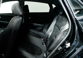 Подержанный автомобиль Kia Rio Hatchback 2012 года (12 фото)