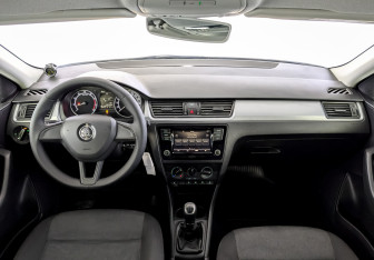 Подержанный автомобиль Skoda Rapid Liftback 2019 года (14 фото)