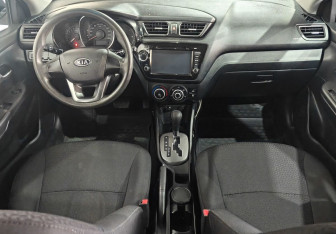 Подержанный автомобиль Kia Rio Hatchback 2012 года (9 фото)
