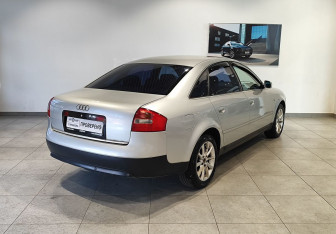 Подержанный автомобиль Audi A6 Sedan 2001 года (5 фото)