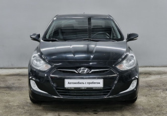 Подержанный автомобиль Hyundai Solaris Sedan 2011 года (2 фото)