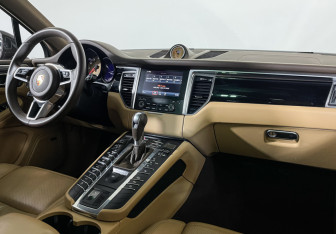 Подержанный автомобиль Porsche Macan 2017 года (9 фото)