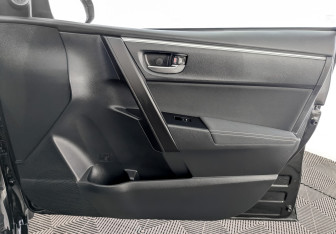 Подержанный автомобиль Toyota Corolla Sedan 2018 года (24 фото)