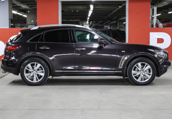 Подержанный автомобиль Infiniti FX 2012 года (4 фото)