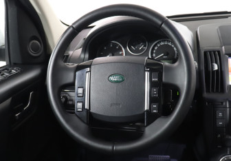 Подержанный автомобиль Land Rover Freelander 2012 года (15 фото)