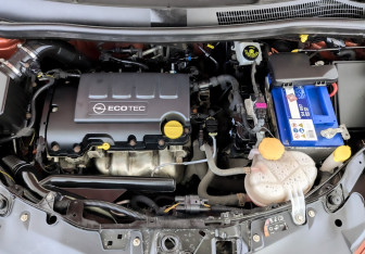 Подержанный автомобиль Opel Corsa 2011 года (9 фото)